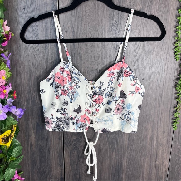 =💙2/$40💙NWT Vanilla Sky Floral Printed Lace Up Crop Top Size Medium - Picture 2 of 16